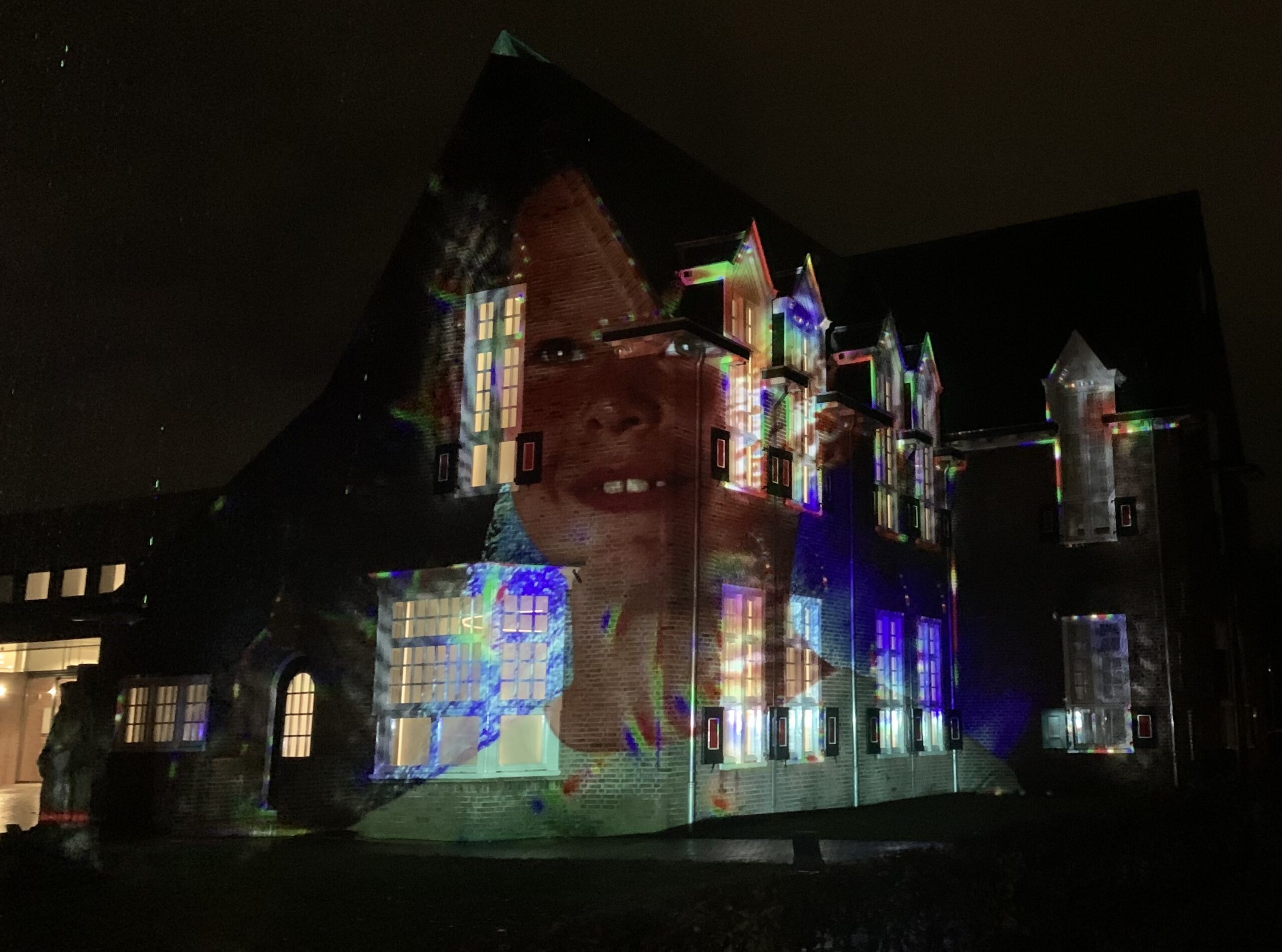 Projectie beelden uit boek Mariet Wielders